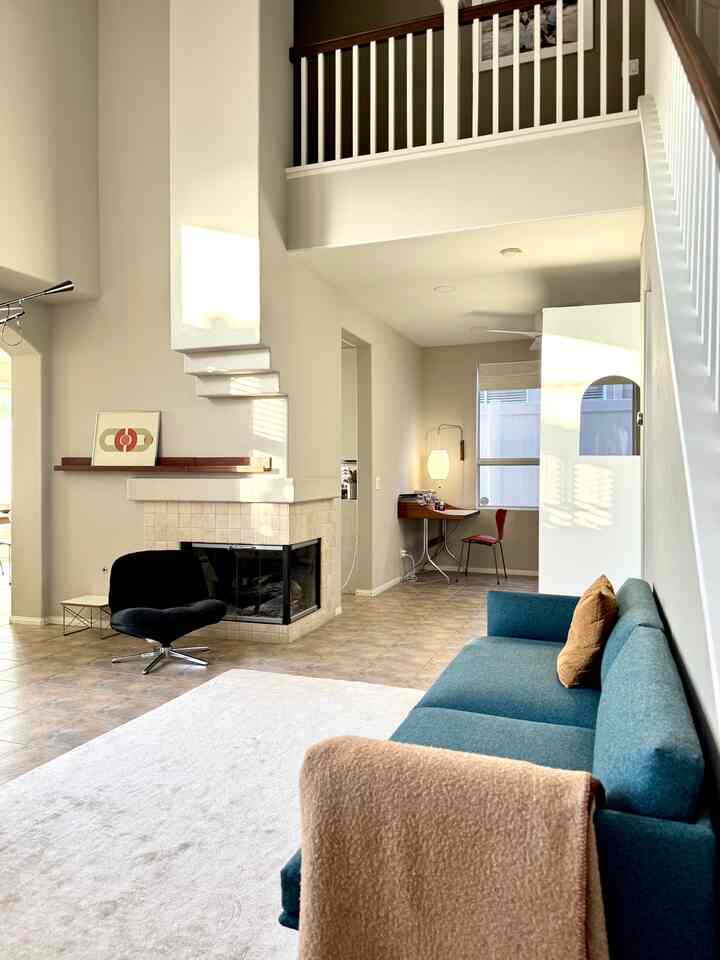 Cozy vibes in our livingroom today 🤎


#mcm #cozylivingroom #warmfeeling #warmtoneinterior #livingroom #sofainterior #sofarecommendation 