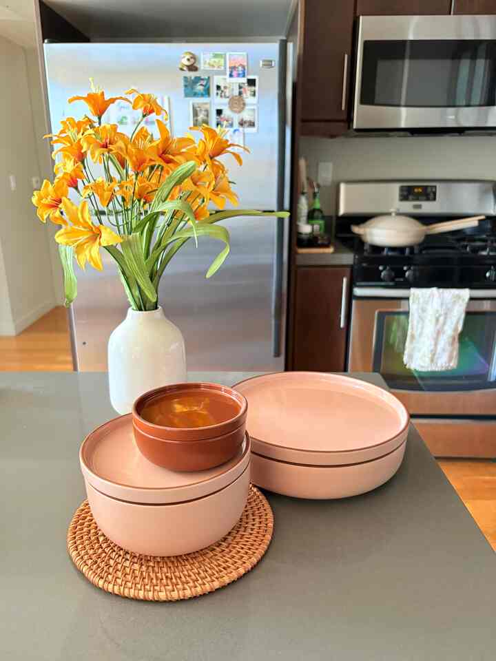 Stackable dinnerware that is also aesthetic! Very convenient if you happen to leave snacks out on your counter and quickly need to cover, or you’re too lazy to transfer to containers👩🏻‍🍳 #ourplace #dinnerware #ceramic #ceramicbowl #bowlset #bowlrecommendation #kitchen