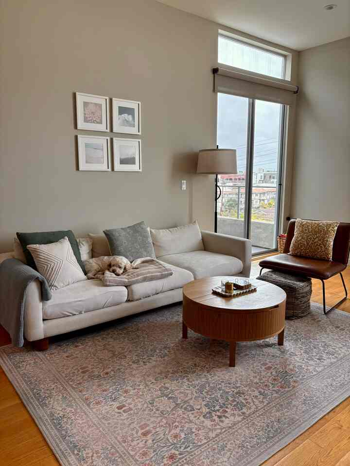 #livingroom #warmtoneinterior #midcenturymodern #ruginterior #sunlight #cozyhome 