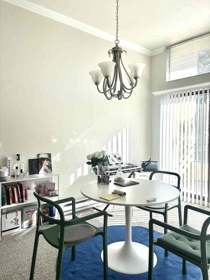 #livingroom #diningroom #ikea #lug #green #blue #colorinterior #doksta #roundtable