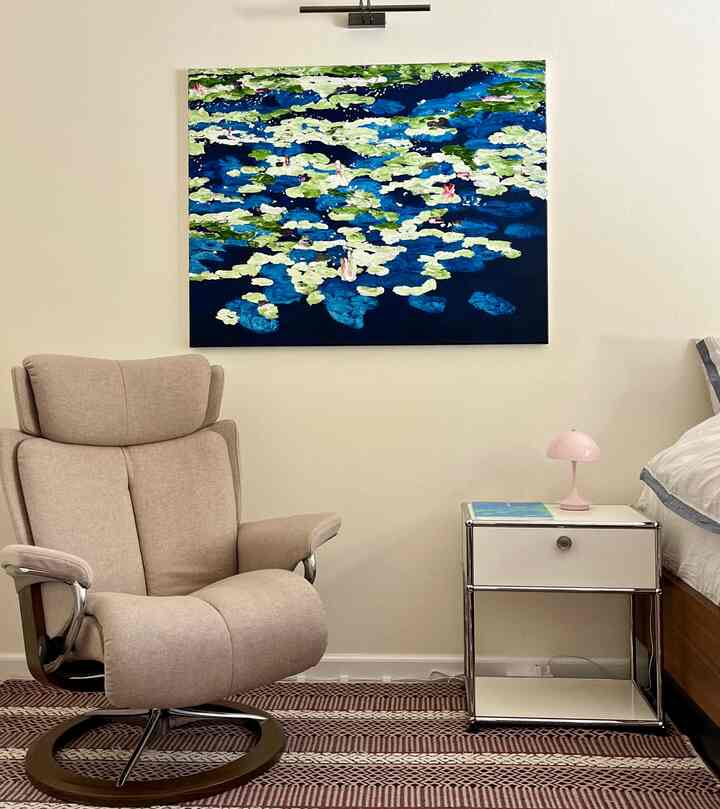 The fabric Stressless recliner offers a different kind of relaxation compared to a La-Z-Boy recliner. Each provides comfort in its own way, but the Stressless feels more like a seamless blend of support and softness.

#recliner #art #bedroom 