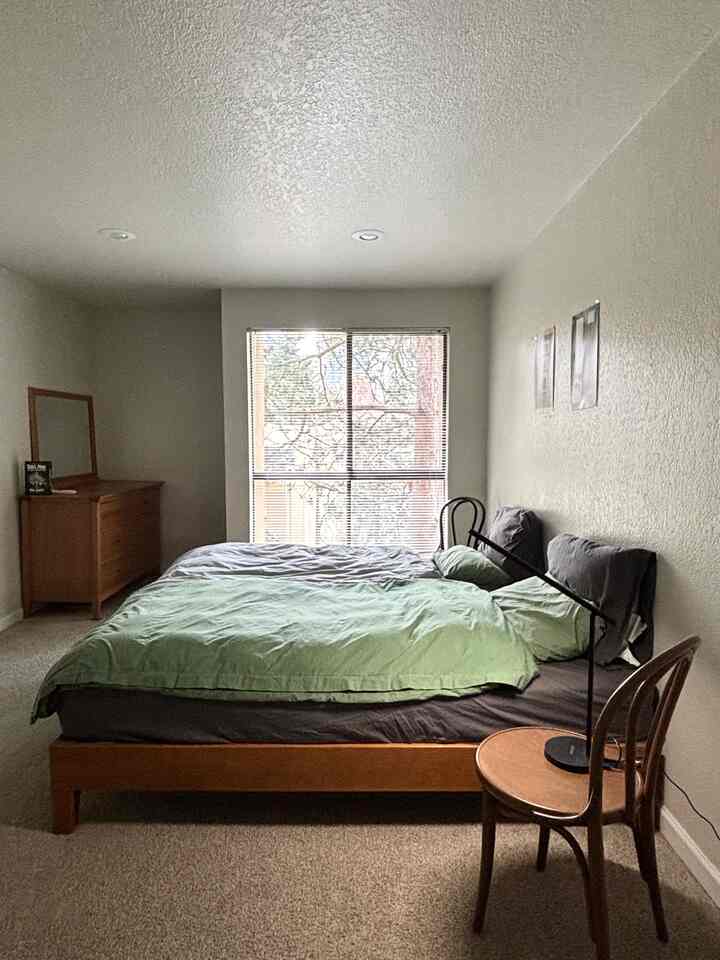 Feel cozy in bed💚

#green #bedroom #cozyroom #cozybedroom #tonchair #minimal