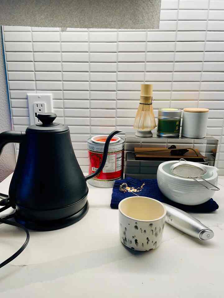 The perfect counterspace for a tea or drink area #teaset #matcha #kitchendecor #teatime