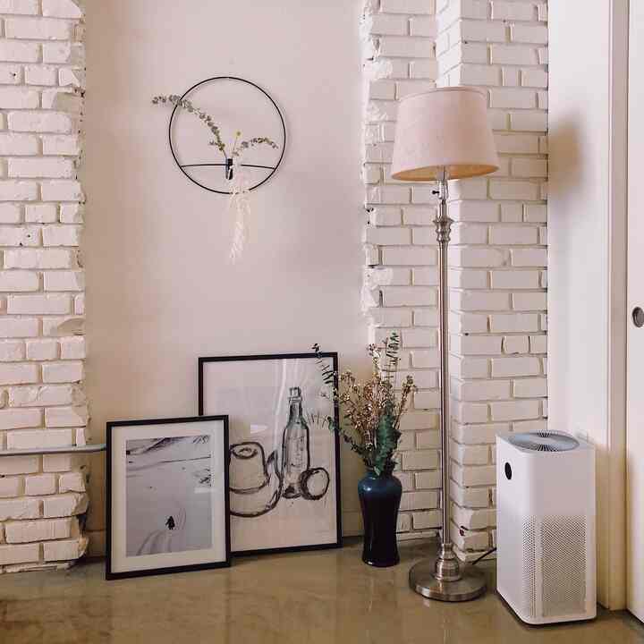 A rare look into our bedroom. This loft used to be a lightbulb factory and it had some interesting ramnants from its past life, such as this wall.

#brickwall #loft #bedroom #bedroominterior 