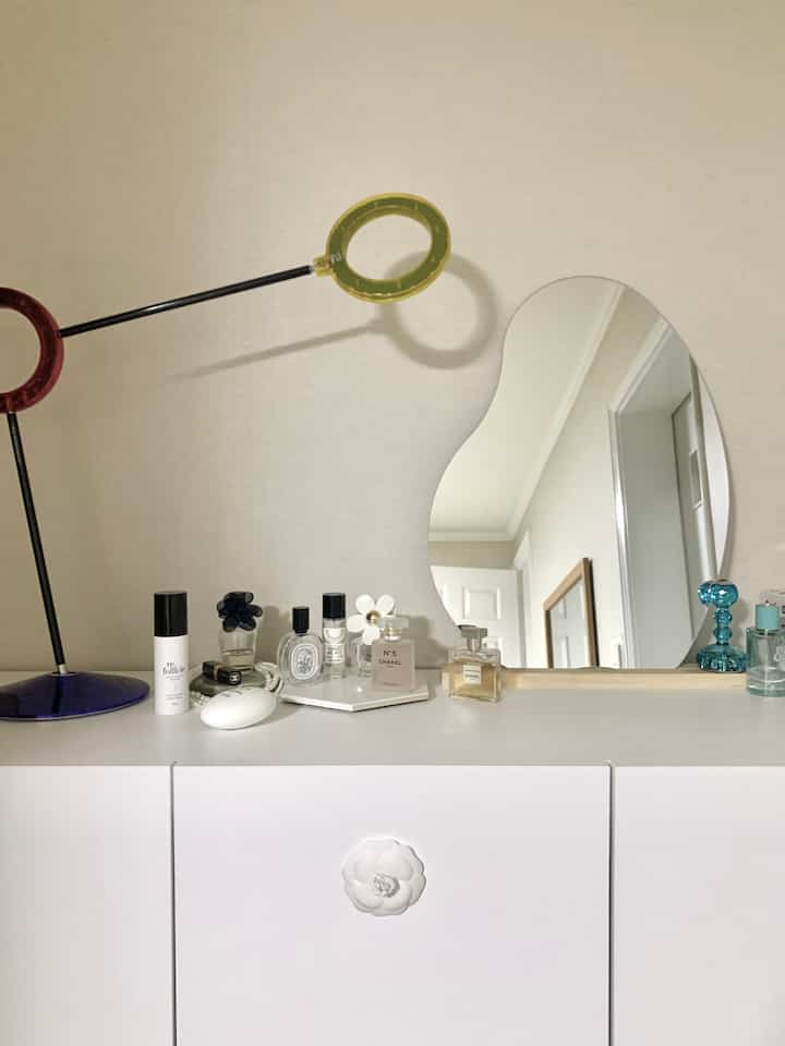 If you add a Chanel flower, does it become a Chanel closet? 🤍

#chanel #closet #storage #ramun #amuleto #chanelbeauty #mirrorinterior #mirror #whiteinterior #bedroom