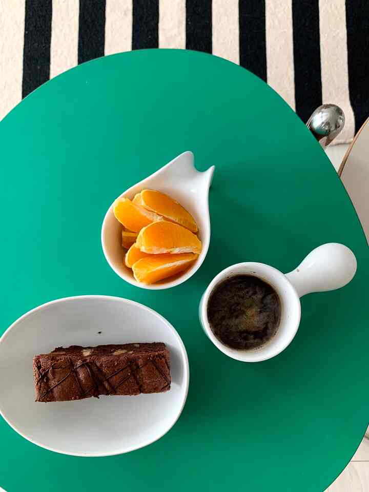 Live green 💚
Love designer, Ole Jensen 🤍

#livingroom #colorofhouse #colorinterior #green #greeninterior #coffee #dessert #mug #olejensen #designer #coffeecup