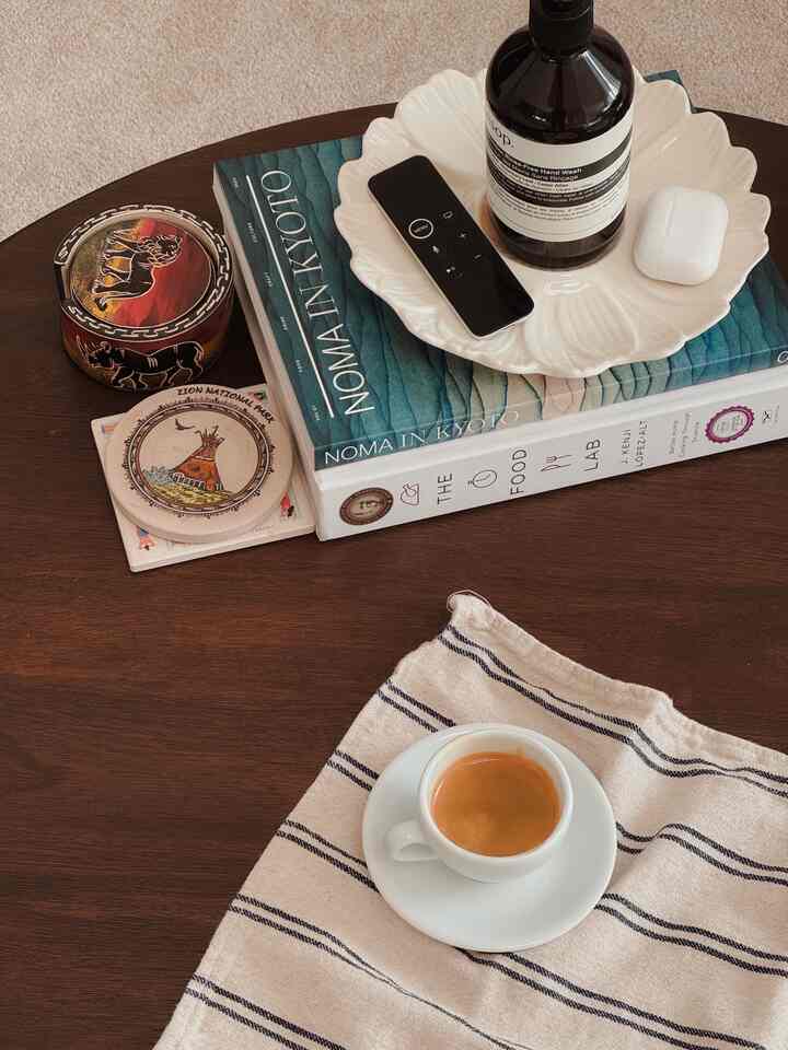 Caffeine first, everythjng else can wait. 

#coffee #Espressomachine #livingroom #wood #cozy #warmdecoration #decoration 