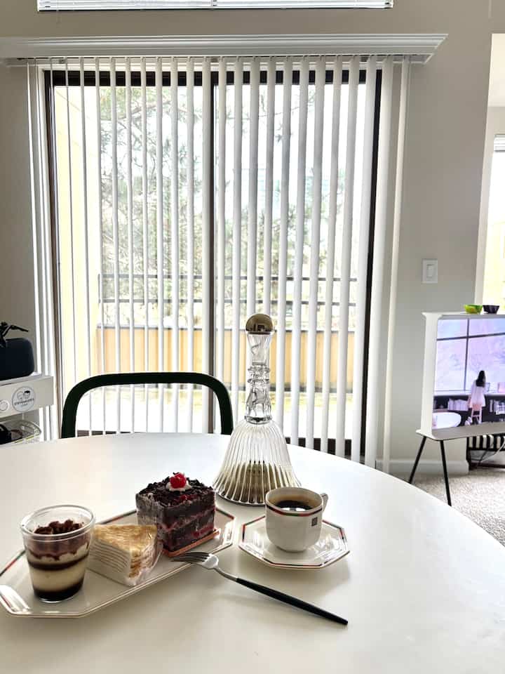 Afternoon tea even rainyday🌨️ #vintage #vintagecup #vintageplate #desser #dessertplate #coffee #afternoontea #livingroom #finingroom #teatable #teacup