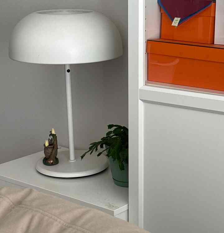 Discontinued ikea lamp and a planter from #homedepot that is light and cute. Great for #indoorplants!