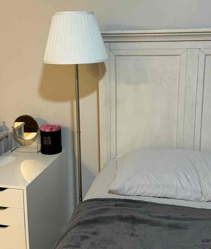 Stay cozy 🥰
#cozy #bedroom #bedroomtour #lamp #floorlamp #roses
