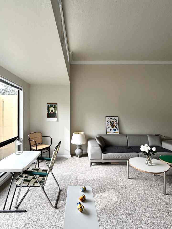 Looks so mordern 🤍

#livingroom #ratan #ratanchair #tonechair #lawnchair #ysl #saintlauren #poster #posterinterior #modern #whiteinterior #greyinterior
