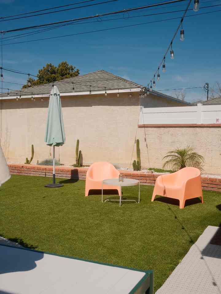 Backyard is ready for spring! ☀️ #backyarddecor 