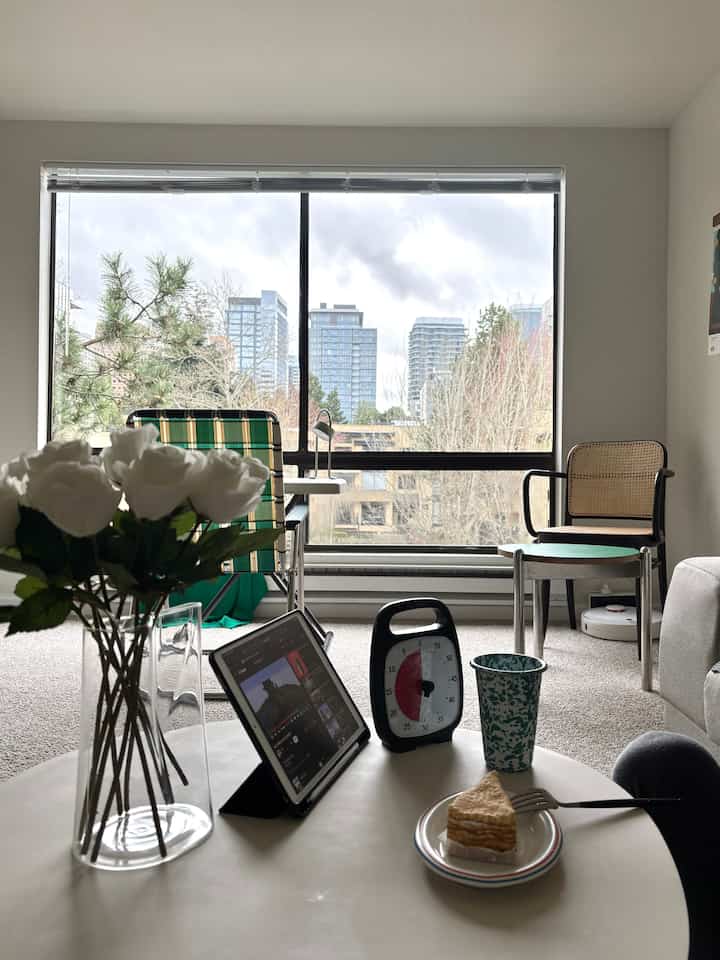 My son's snack time with screen time limit.

#timetimer #snack #relax #livingroom #minimal #ikea #diningroom #whiteinterior 