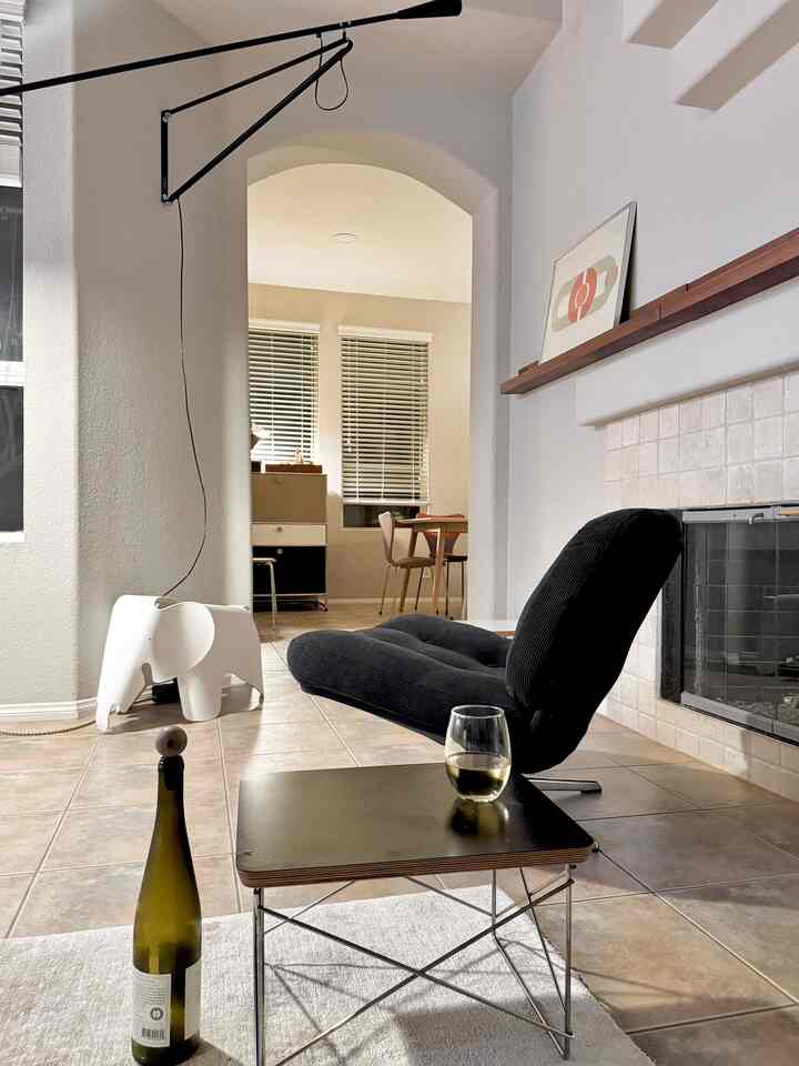 Wine night 🥂

Highly recommend Ikea Krosamos bottle stopper 👍🏼


#wine #ikea #smalltable #coffeetable #eames 