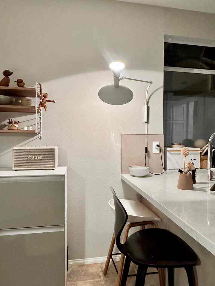 Create a cozy vibe with wall lighting✨

#wallshelf #walldecoration #walllight #counterstool #kitcheninterior #ikea #ikeacabinet