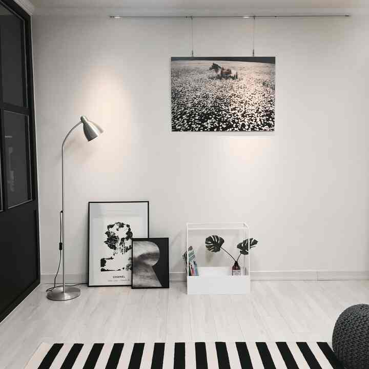 Painting what I love most 🤍


#livingroom #painting #wallshef #walldecoration #frame #frameinterior #fermliving #ikea #minimal #whiteinterior 
