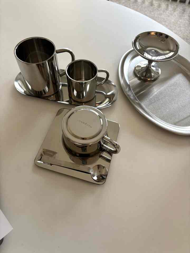 chomes are shining ✨🌟

#metal #metalvibe #coffeegear #organizing #loveecru #stainlesssteel #steel #Breville #coffee #coffeecup #table #tablewear #minimal #chrome