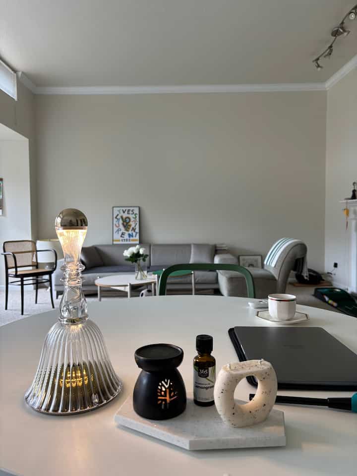 Surrounded by my favorite scents! 🌸🌿

#lemongrass #aromaoil #fragrance #aromatherapy #livingroom 