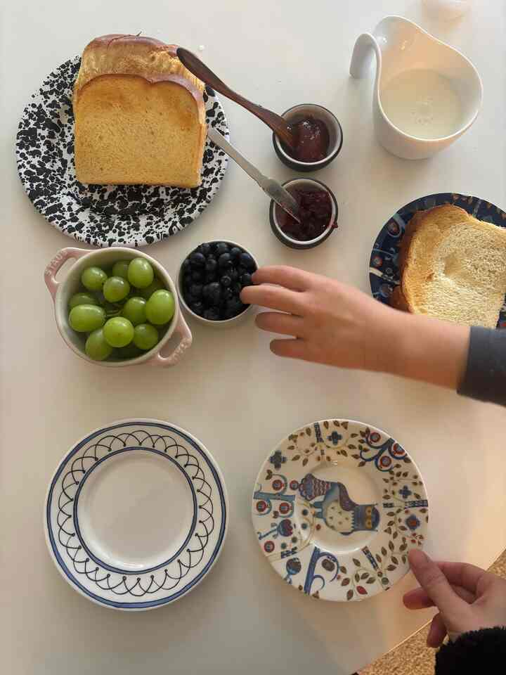 Patterned plates make every meal special! 
Which one is your favorite? 😍

#plate #diningtable #diningroom #staub #crowcanyon #ittala #twigny #brunch #brunchtable #roundtable #ikea