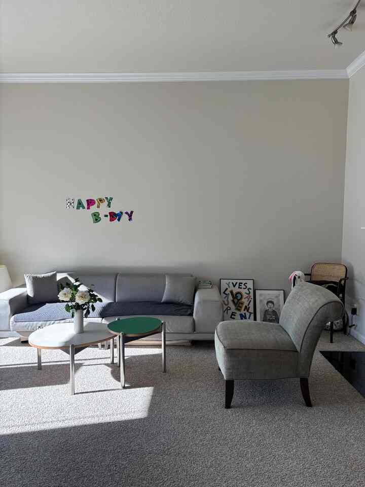 No more chilly nights! Spring is finally here. 🌿

#livingroom #fabricsofa #sofachair #teatable 