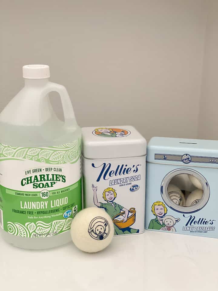 No strong scents, safe ingredients to use with the kids 🫧🧺
#cleaningsupplies 
#laundryroom 
#laundrydetergent 
#dryerballs