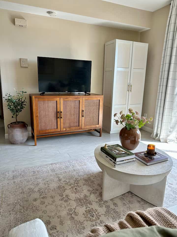 Living room views! I am on the lookout for a nice accent chair and some ottomans for extra seating 😊 #livingroom #traditionaldecor 