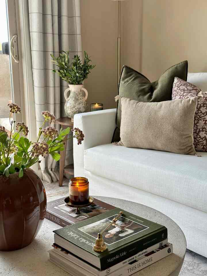 Living room views 💚 #livingroom #cozy #green 