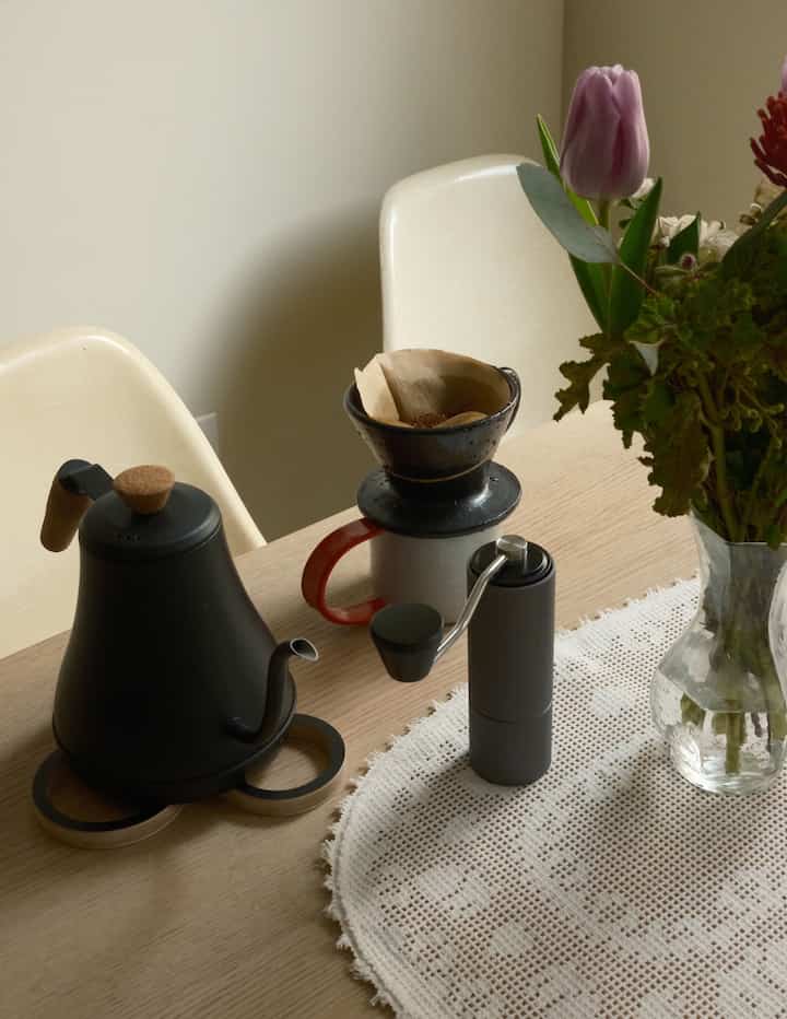 my morning coffee routine 😌☕️
#pourover #coffeetime #coffeesetup #coffeepot 