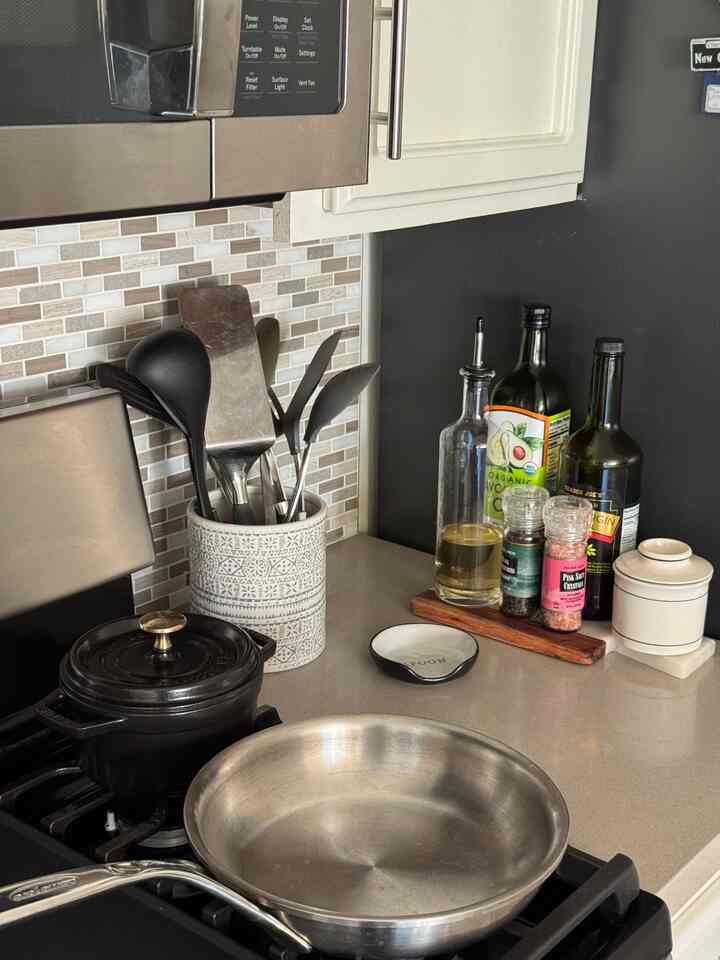 Close up my most used area in the kitchen! 

#kitcheninterior  #countertop #Staub #butterbell #oildispenser
