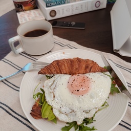 Flaky, buttery croissant meets creamy avocado—simple, homemade perfection!  
#whiteplate #dinnerplate #dinnerknife #dinnerware #dining #brunchidea 