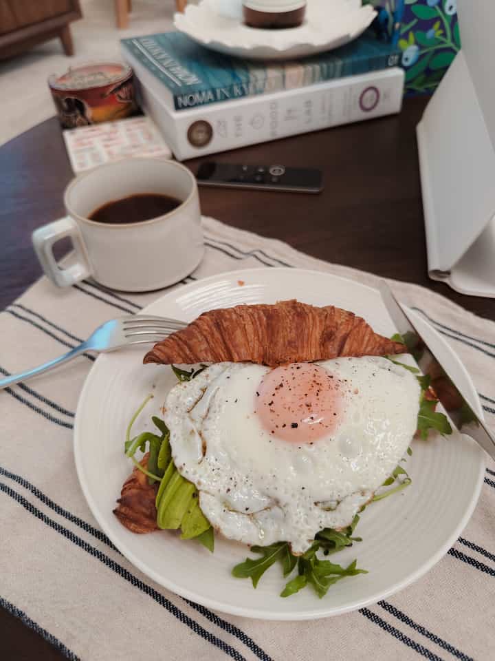 Flaky, buttery croissant meets creamy avocado—simple, homemade perfection!  
#whiteplate #dinnerplate #dinnerknife #dinnerware #dining #brunchidea 