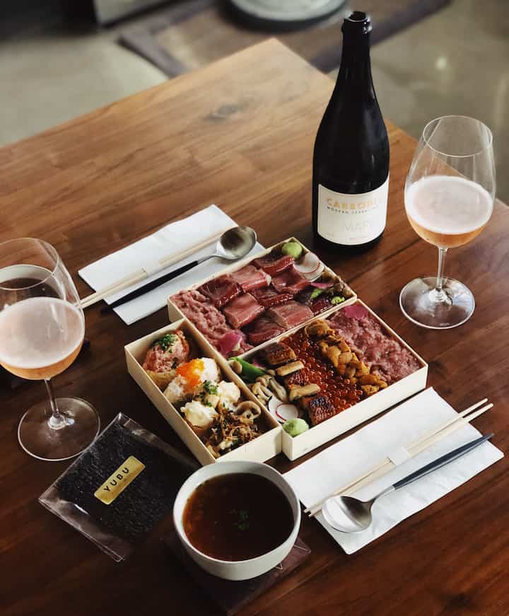 What’s your choice of take-out dinner? Sushi or Korean?

#takeout #diningroom #woodentiningtable #tablesetting #tablescape