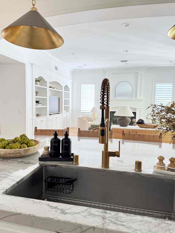 Black glass soap dispensers. #kitchenstyling #kitchenideas #kitchendecor