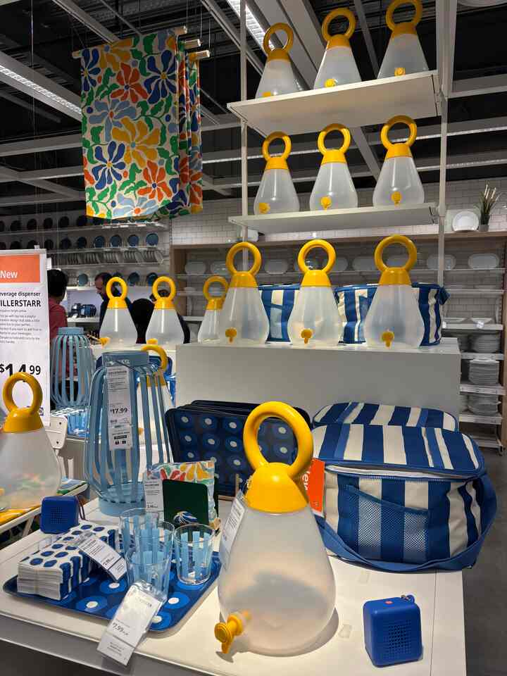 Ikea shopping for 💙💛
The blue items I picked.

#ikea #jug #dispenser #tablecloth #coolerbag #blueinterior #yellowinterior #flowerpattern
#colorfulinterior
