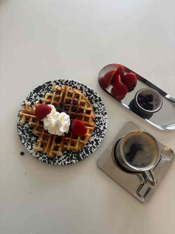 Today's brunch, homemade waffle 🧇☕️

#brunch #brunchplate #coffeecup #coffeetime #dessert #chrome #metal