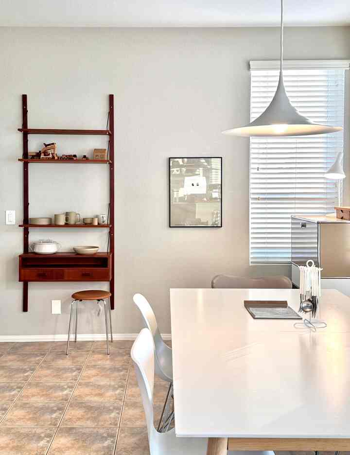 Diningroom refresh 🌿


#diningroom #diningroominterior #wallshelf #walldecoration #Vintage #vintagefurniture #teak #walldecor