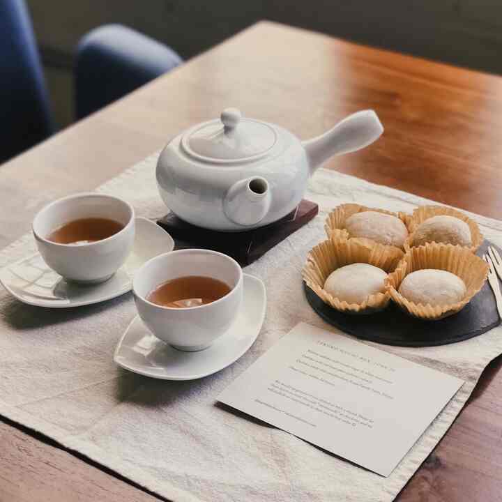 Tea time is my favorite time of the day 😌🫖

#woodendiningtable #teatime #teaware