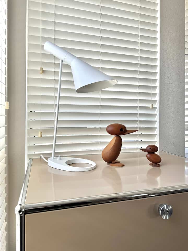 Decorating items 🐥🤎


#decoratingitems #decoration #interiorobject #interiorlighting #tablelamp #louispoulsen 