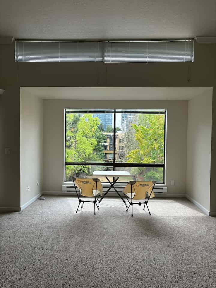 Turning this empty space into our cozy home.
Those early days of living with just camping gear👍🏻

#moving #BeforeAfter #cozyhome #emptyhome #livingroom #camping #campinggear