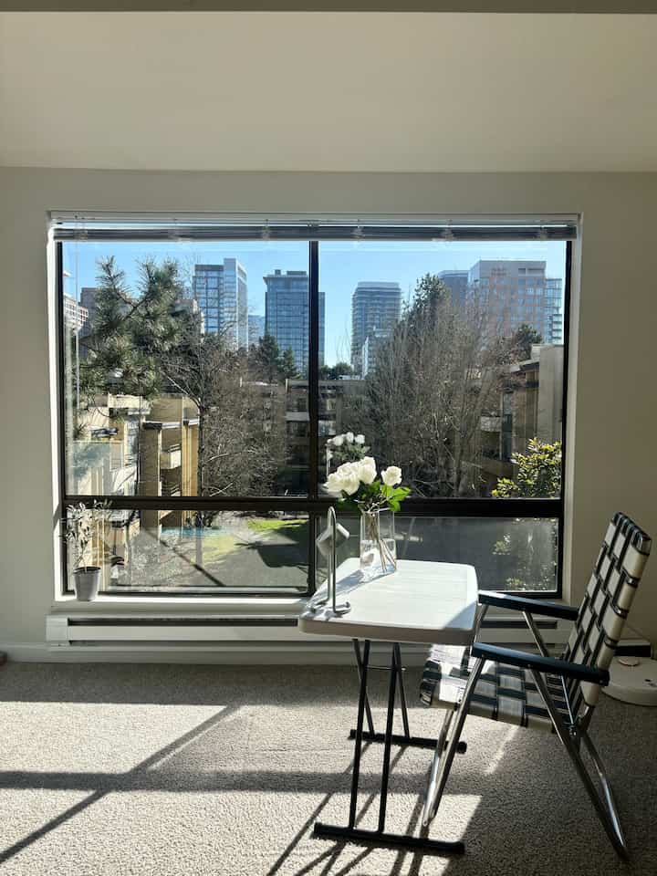 Every season brings a new vibe to our home. 

#livingroom #window #windowview #minimal #transform #newvibe #tableware