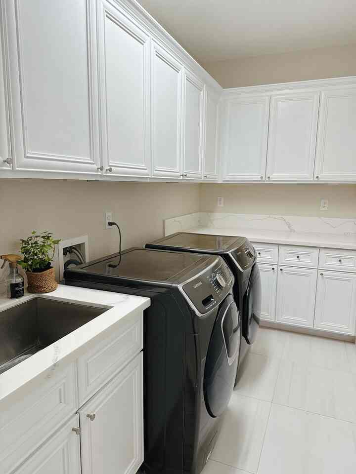 Hari mencuci 🤍💙

#ruang cuci #laundryday #whitecabinet 
#haribersih #washer #dryer