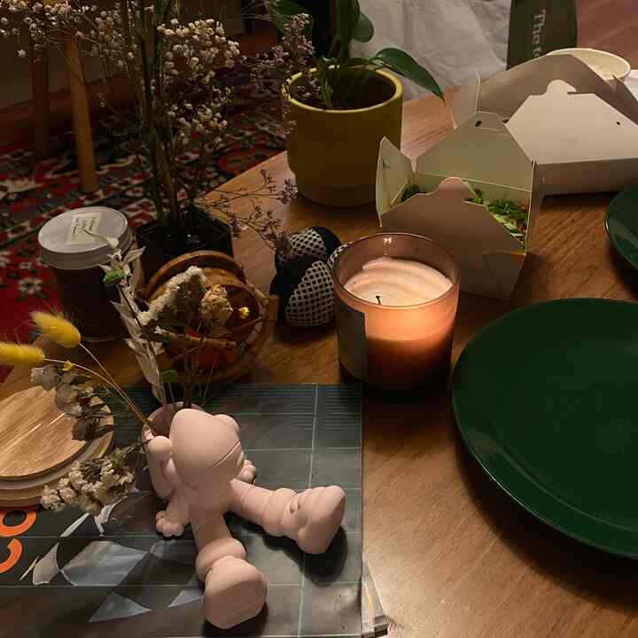 Dinner time! #juggling #fridaynight #vibes #takeout #dinner #movie #mybestfriendizzyisoverwearegonnahaveaball