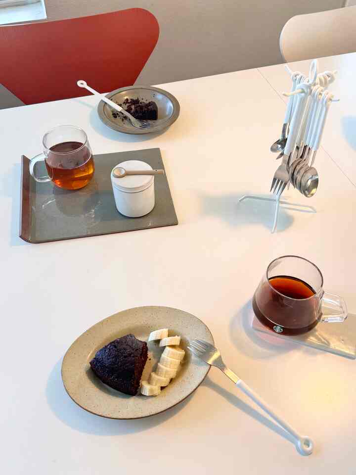 Happy Satuday! ☕️

#morningcoffee #coffeetime #plates #cutlery #cups #mug 