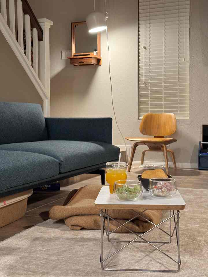 Saturday chill —


#livingroomtable #eames #smalltable #glasscup 