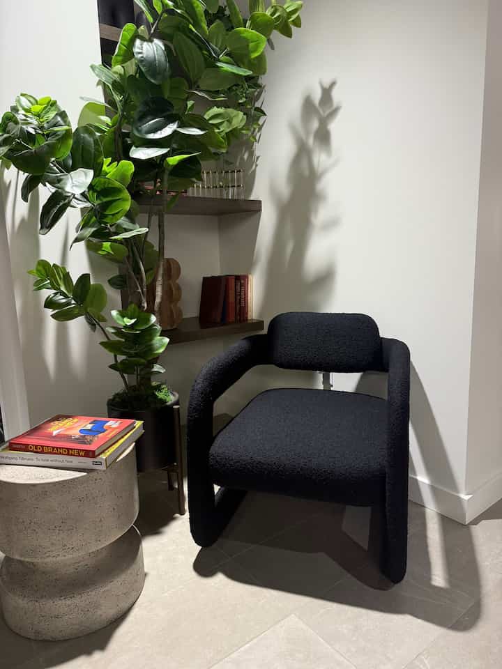 Loving my new third space! Been using this area as a reading nook and space to relax. #modern #readingnook #study 