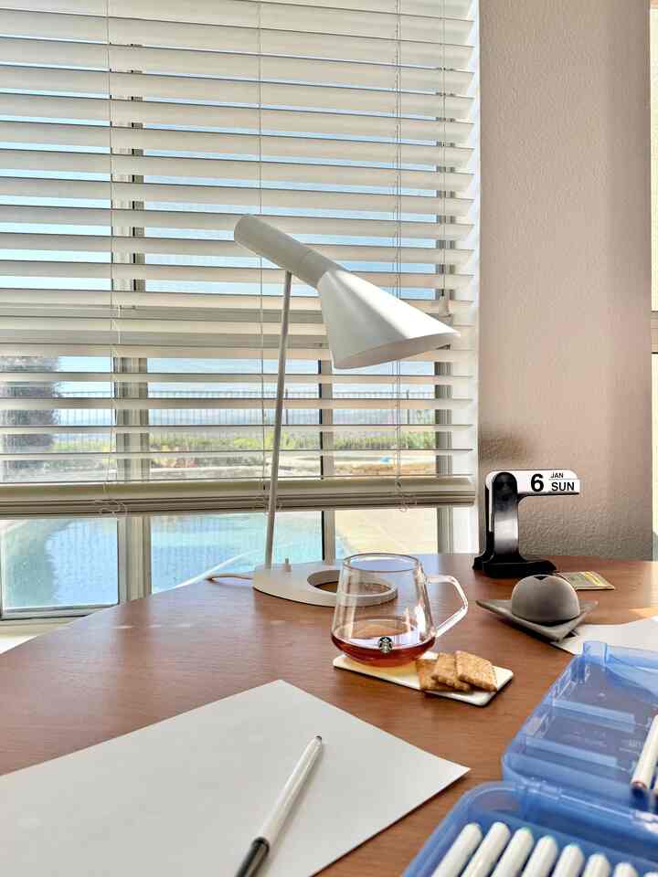 Mommy and daughter time 🎨

#tablelamp #tablelighting #deskcalendar #cozyhome #warmhouse #CozyInterior #lamp 