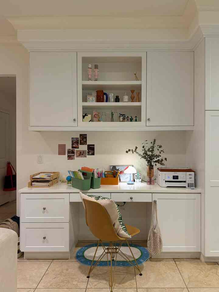 White + Orange + Green harmony 🤍🧡💚

#NookStyling #CuteStorageHack #SharedDeskStorage #FunctionalNook #HomeOrganization #DeskStyling #SmallSpaceSolutions #StorageIdeas #AestheticStorage #OrganizedAndCute