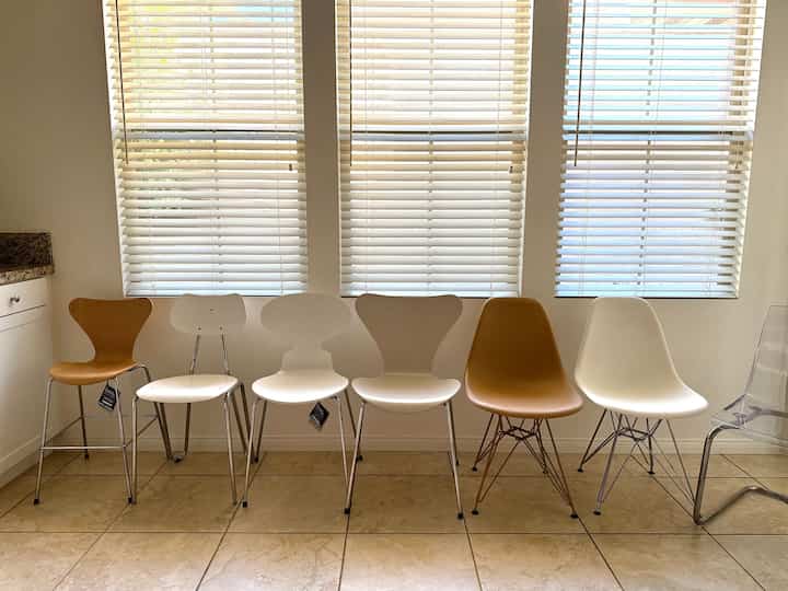 Gaya Tempat Duduk Fungsional🤎🤍

#DesainFungsional #AestheticSeating #MinimalInterior #ChairStyling #DesignMeetsFunction #NookInspo