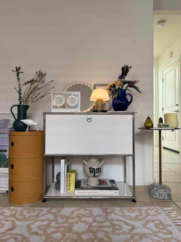 #WhiteInterior #PopOfColor #ColorfulMinimalism #GreenHomeVibes #WarmModernStyle #FreshInteriorLook #WhiteBase #ColorPop #GreenAccent #OrangeTone #FreshVibe #CleanLook