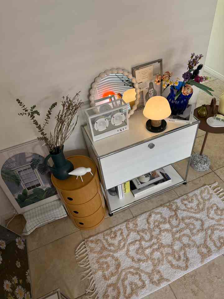 #WhiteBase #ColorPop #GreenAccent #OrangeTone #FreshVibe #CleanLook